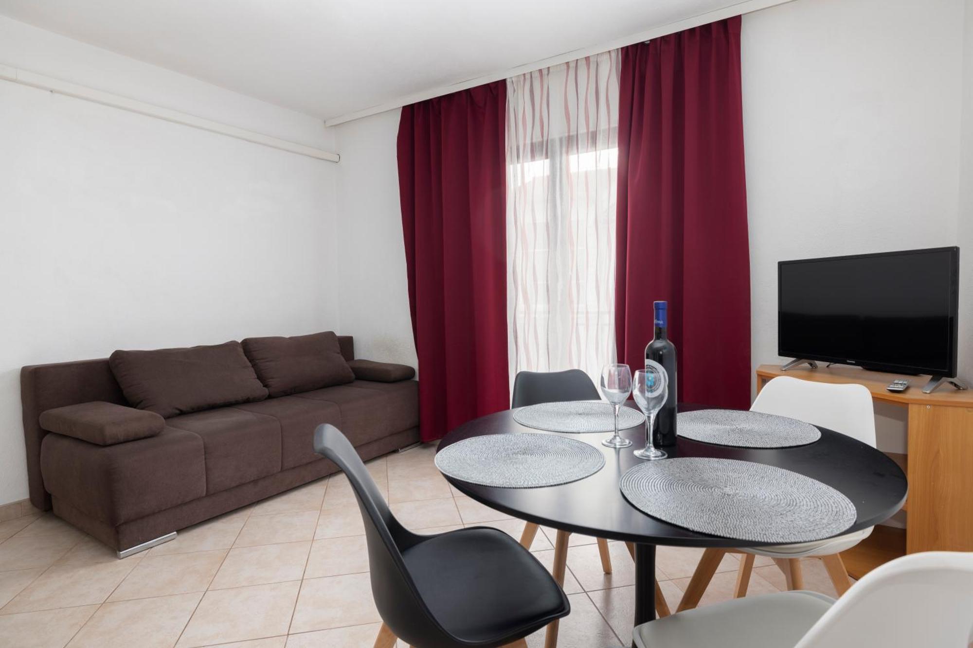 Apartments Family Roso بروماجنا المظهر الخارجي الصورة
